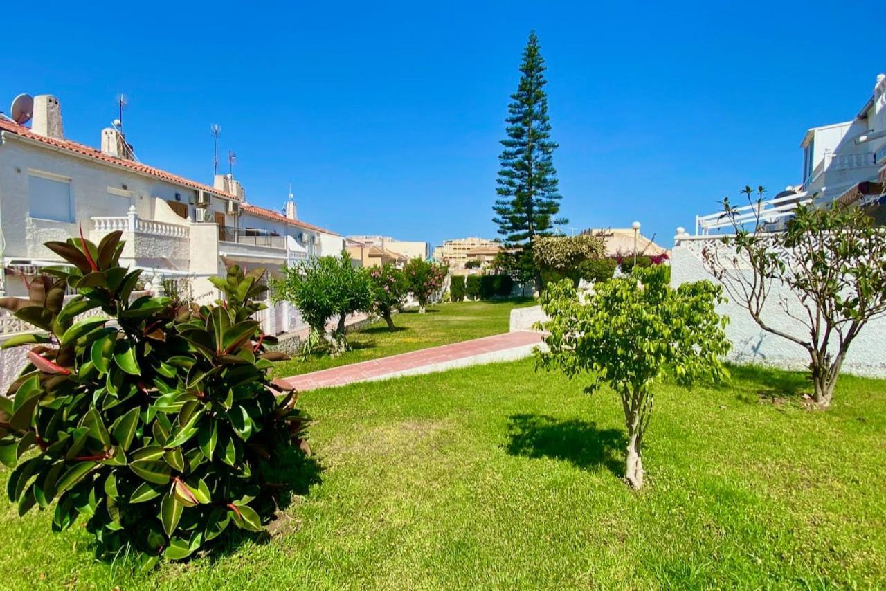 Costa Blanka Resident Apartman Torrevieja Bagian luar foto