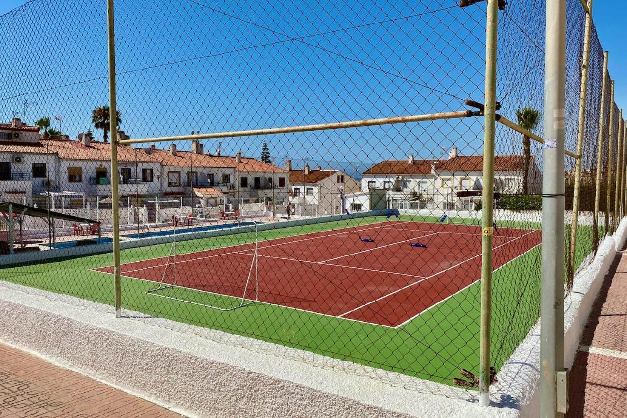 Costa Blanka Resident Apartman Torrevieja Bagian luar foto