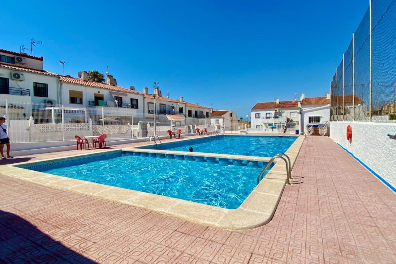 Costa Blanka Resident Apartman Torrevieja Bagian luar foto